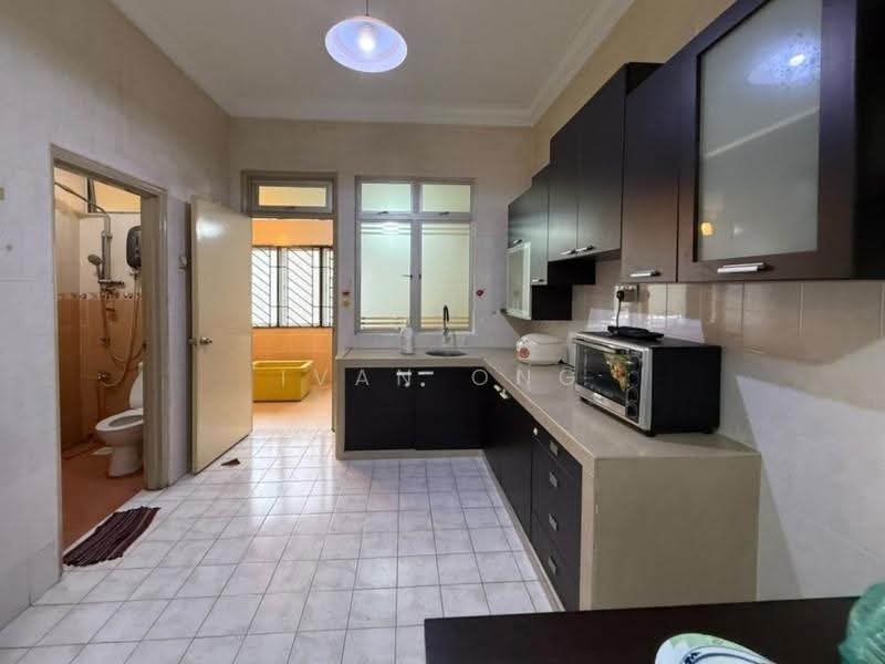 2-storey Terraced House for Rent in Austin Perdana (Tebrau) - Ivan Ong - Kitchen - PropertyGuru.com.my