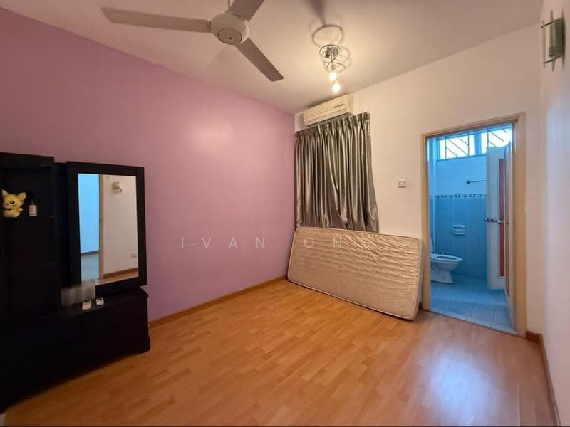 2-storey Terraced House for Rent in Austin Perdana (Tebrau) - Ivan Ong - Bedroom - PropertyGuru.com.my