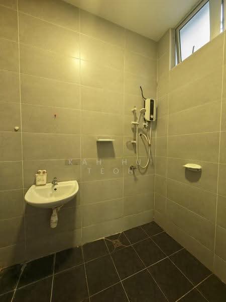 Service Residence for Rent at BM City Suites @ BM City Mall - Kah Hui Teoh - Bathroom - PropertyGuru.com.my