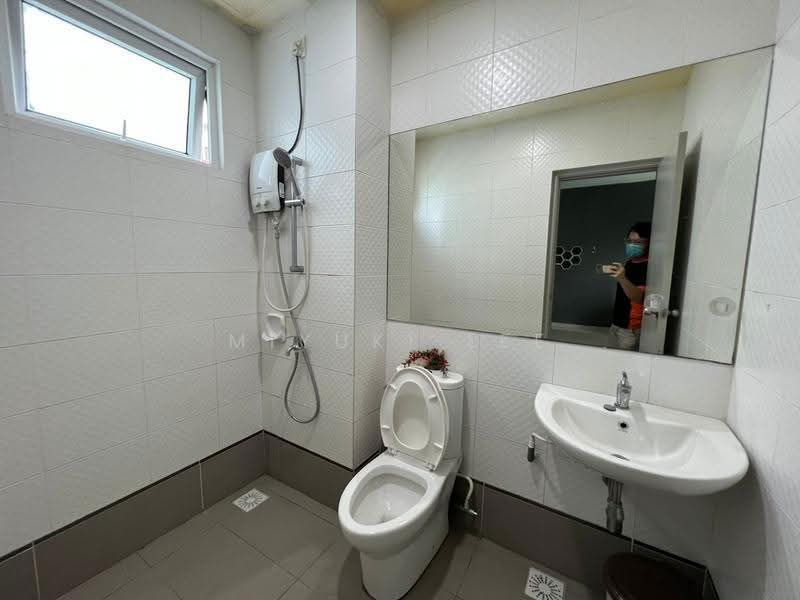 Kediaman Servis untuk Dijual di Seasons Amara Larkin - Miyuki Lee - Bathroom - PropertyGuru.com.my
