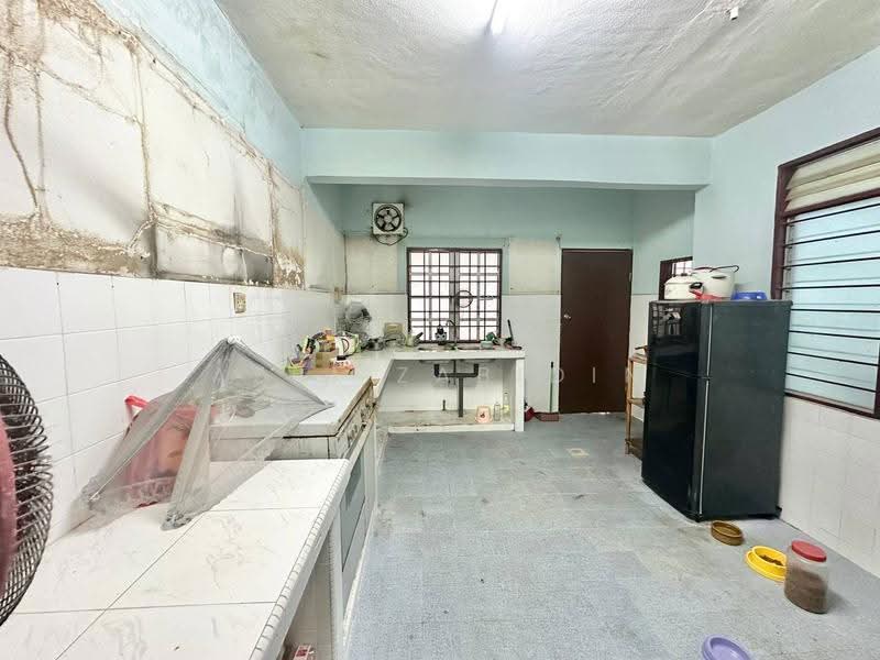 Rumah Teres untuk Dijual di Taman TTDI Jaya (Shah Alam) - Azri Zabidin - Kitchen - PropertyGuru.com.my