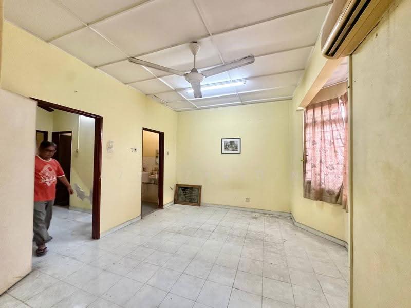 Rumah Teres untuk Dijual di Taman TTDI Jaya (Shah Alam) - Azri Zabidin - Living Room - PropertyGuru.com.my