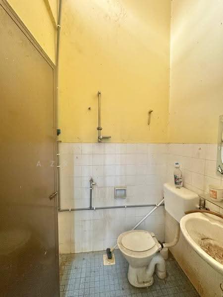 Rumah Teres untuk Dijual di Taman TTDI Jaya (Shah Alam) - Azri Zabidin - Bathroom - PropertyGuru.com.my
