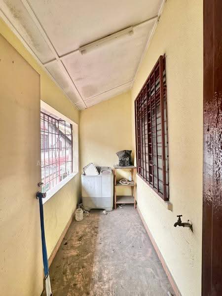 Rumah Teres untuk Dijual di Taman TTDI Jaya (Shah Alam) - Azri Zabidin - Balcony - PropertyGuru.com.my