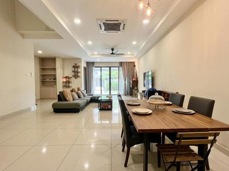 Rumah Teres 2-Tingkat untuk Dijual di Laman Glenmarie (Shah Alam) - Vivien Lee - Living Room - PropertyGuru.com.my