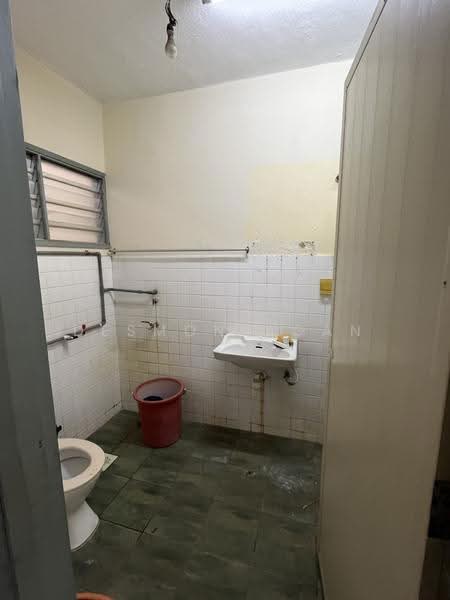 1-storey Terraced House for Sale in Happy Garden (Kuchai Lama) - Desmond Gan - Bathroom - PropertyGuru.com.my