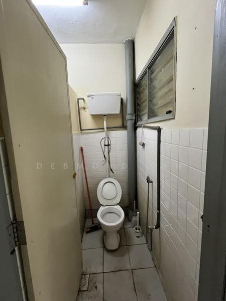 1-storey Terraced House for Sale in Happy Garden (Kuchai Lama) - Desmond Gan - Bathroom - PropertyGuru.com.my