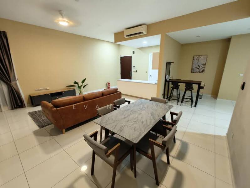 Kondominium untuk Disewa di Par 3 Condo & Condo Villa - Evan Chan - Living Room - PropertyGuru.com.my