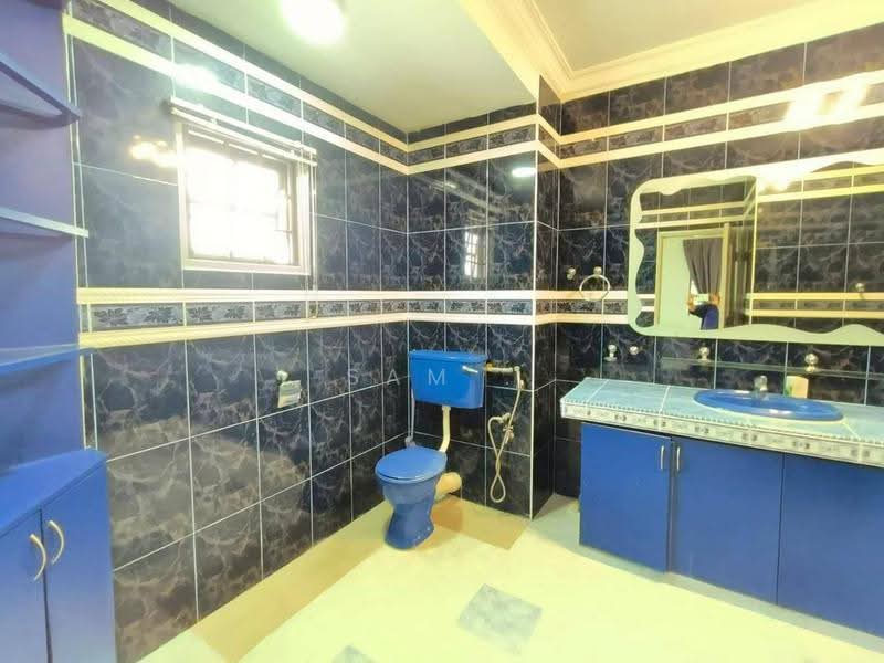 Semi-Detached House for Rent in Taman Ipoh Timur (Ipoh) - Sam . - Bathroom - PropertyGuru.com.my