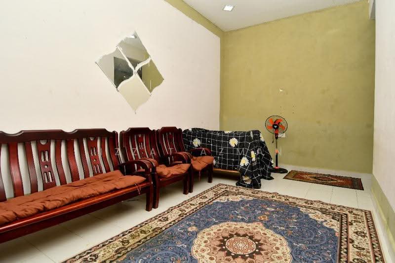 Rumah Teres 1-Tingkat untuk Dijual di Kuantan (Pahang) - Izzat Azman - Living Room - PropertyGuru.com.my