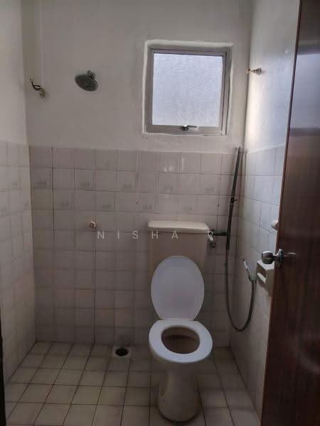 Rumah Teres untuk Dijual di Usj 4 (Subang Jaya) - Nisha R - Bathroom - PropertyGuru.com.my