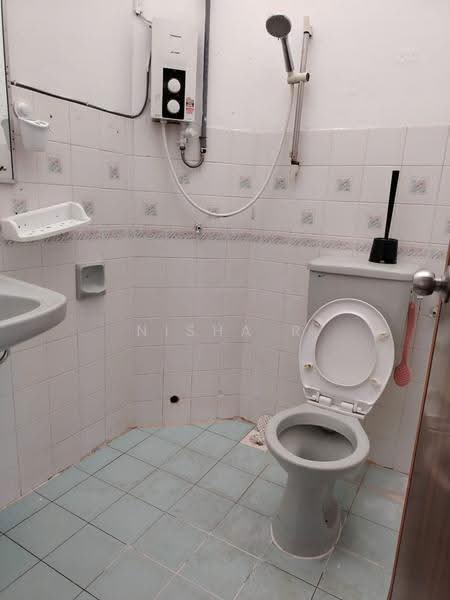 Rumah Teres untuk Dijual di Usj 4 (Subang Jaya) - Nisha R - Bathroom - PropertyGuru.com.my