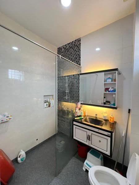 2-storey Terraced House for Sale in Saujana Damansara (Damansara Damai) - Eliz Chan - Bathroom - PropertyGuru.com.my