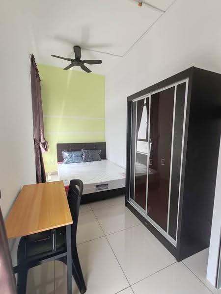 Kediaman Servis untuk Dijual di SuriaMas Suites - Miyuki Lee - Bedroom - PropertyGuru.com.my