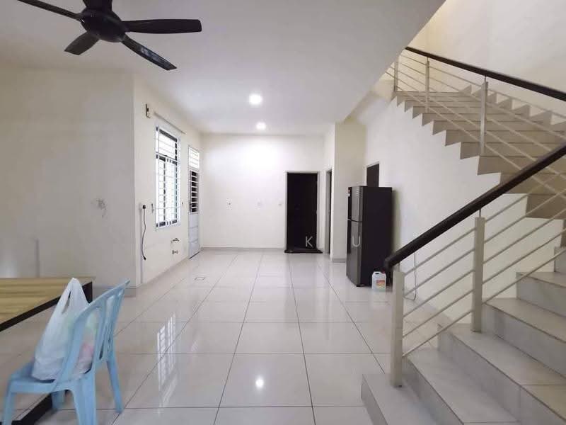 Rumah Teres 2-Tingkat untuk Dijual di Bandar Indahpura (Kulai) - Kimi Kiu - Living Room - PropertyGuru.com.my