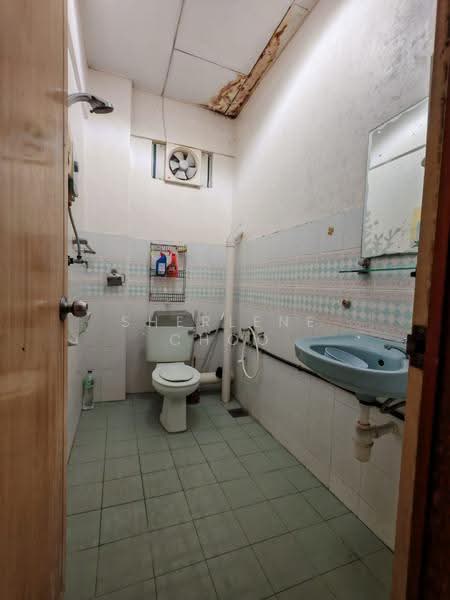 Pangsapuri untuk Disewa di Golf View - Sherlene Choo - Bathroom - PropertyGuru.com.my