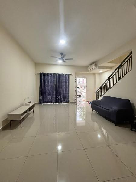 Rumah Teres 2-Tingkat untuk Disewa di Dengkil (Selangor) - Tang Ming Fung - Living Room - PropertyGuru.com.my
