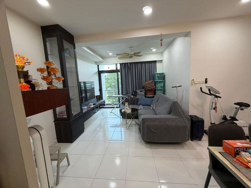 Kediaman Servis untuk Dijual di Sky Gardens Residences - Li Juan - Living Room - PropertyGuru.com.my