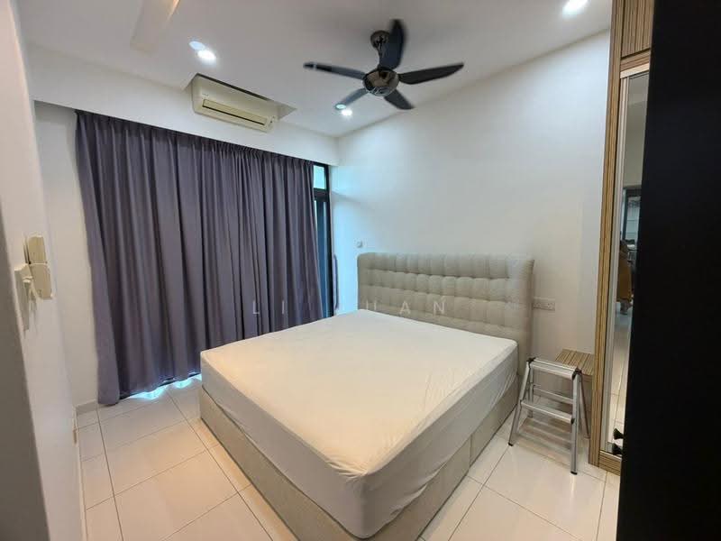 Kediaman Servis untuk Dijual di Sky Gardens Residences - Li Juan - Bedroom - PropertyGuru.com.my