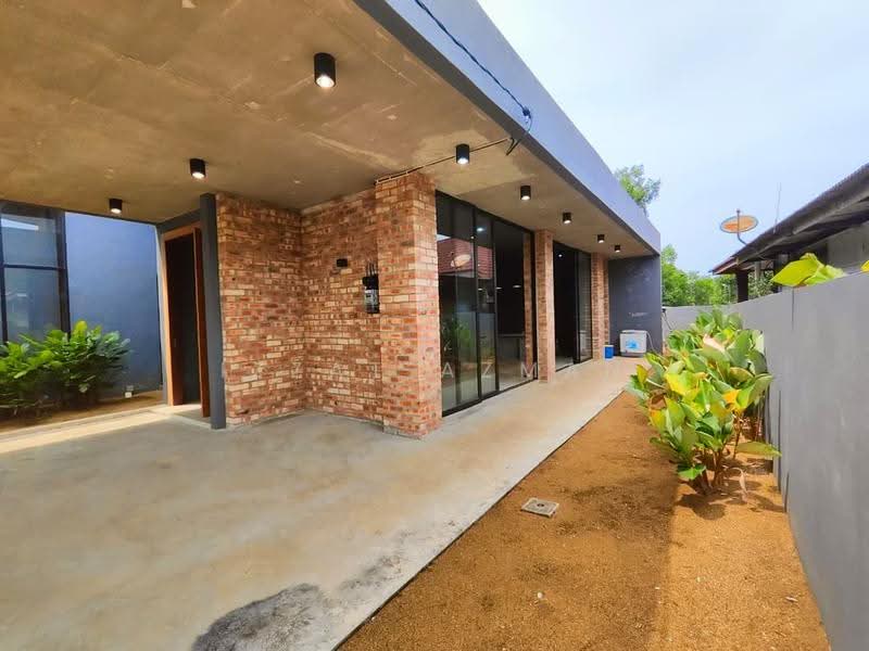 Bungalow House for Sale in Pekan (Pahang) - Izzat Azman - Exterior - PropertyGuru.com.my