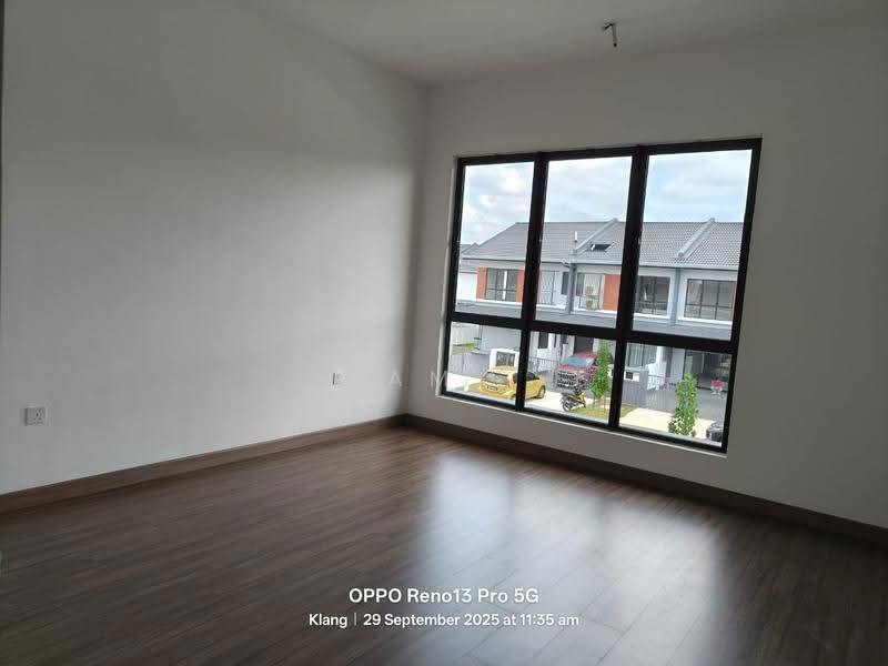 2-storey Terraced House for Sale in Bandar Bukit Raja (Klang) - Kam Chun Hoe - Living Room - PropertyGuru.com.my