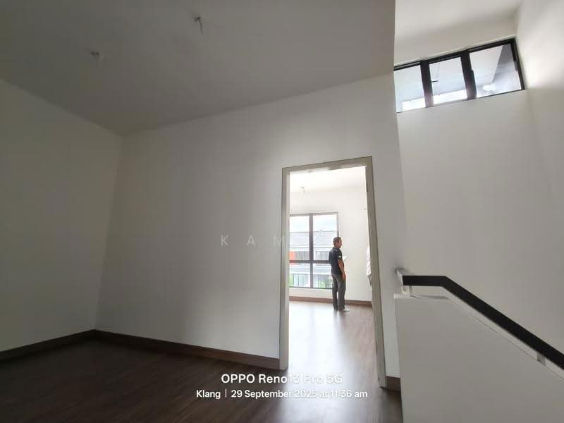 2-storey Terraced House for Sale in Bandar Bukit Raja (Klang) - Kam Chun Hoe - Living Room - PropertyGuru.com.my
