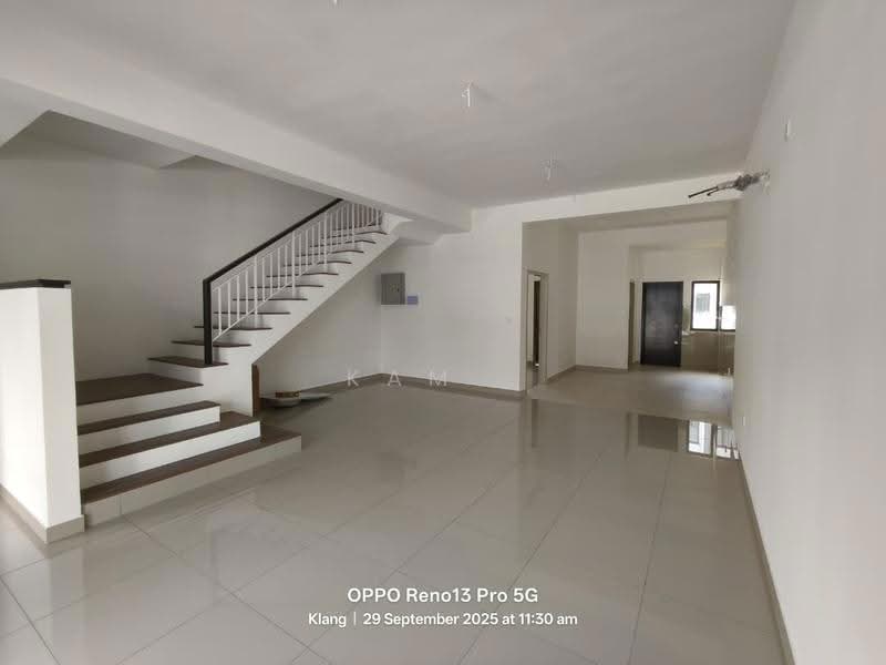 2-storey Terraced House for Sale in Bandar Bukit Raja (Klang) - Kam Chun Hoe - Living Room - PropertyGuru.com.my