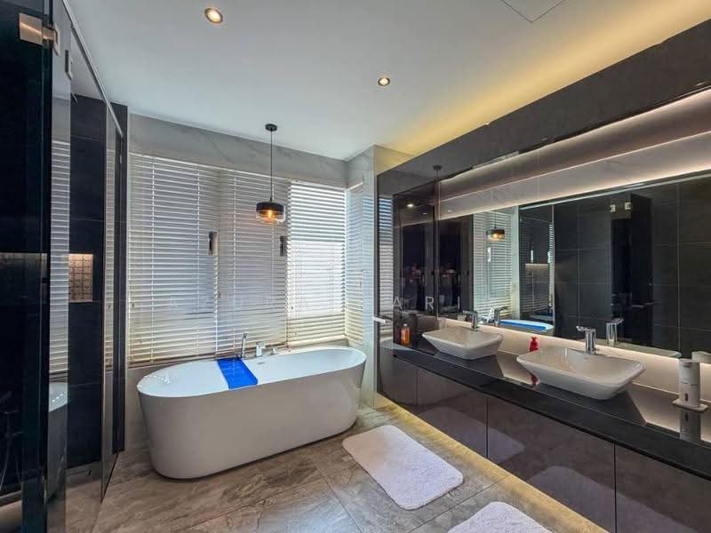 Bungalow House for Sale in Taman Puncak Perdana (Shah Alam) - Azura Hariri - Bathroom - PropertyGuru.com.my