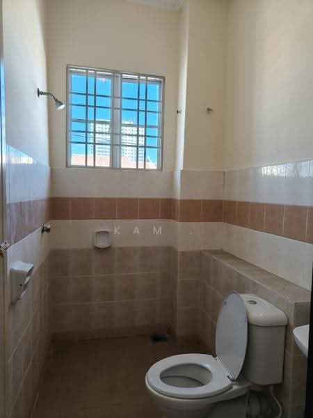 Rumah Teres 2-Tingkat untuk Disewa di Bandar Parklands (Klang) - Kam Chun Hoe - Bathroom - PropertyGuru.com.my