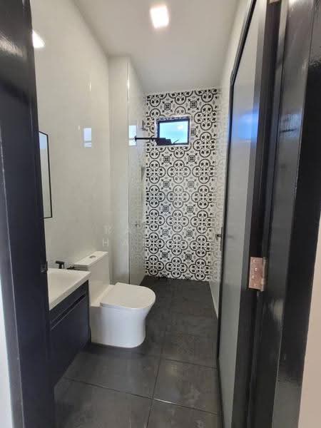 Bungalow House for Sale in Ketereh (Kelantan) - Razlan Hamzah - Bathroom - PropertyGuru.com.my