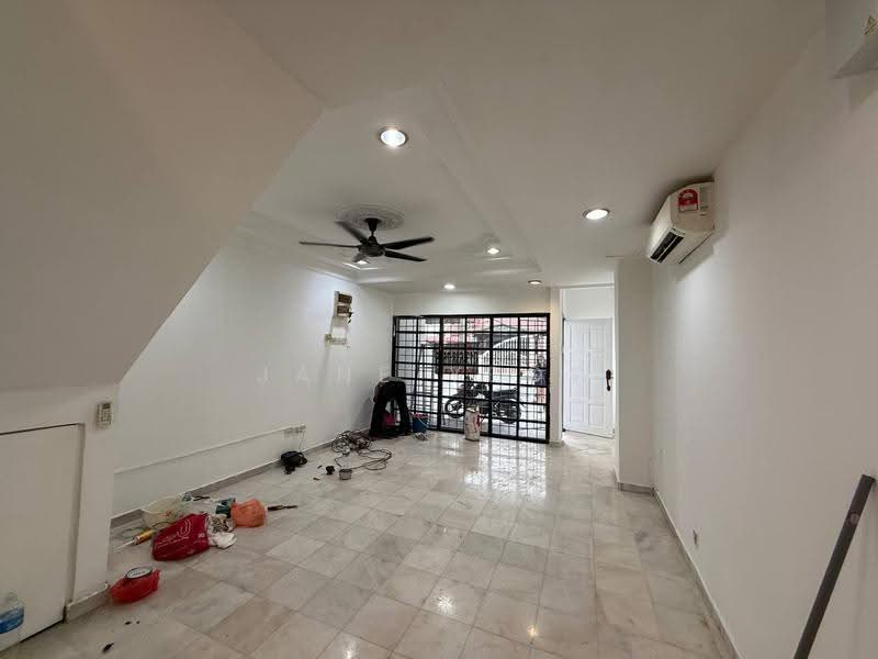 2-storey Terraced House for Sale in Batu Caves (Selangor) - Jane Yeow - Living Room - PropertyGuru.com.my