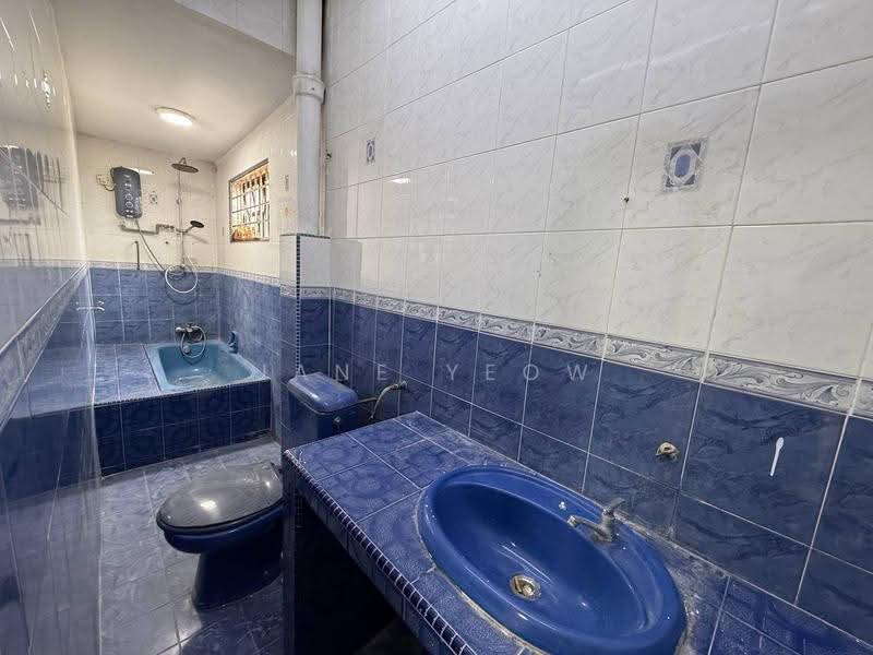 2-storey Terraced House for Sale in Batu Caves (Selangor) - Jane Yeow - Bathroom - PropertyGuru.com.my