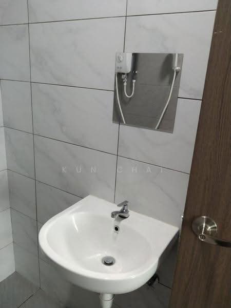 Kediaman Servis untuk Dijual di SKS Habitat - Kun Chai - Bathroom - PropertyGuru.com.my