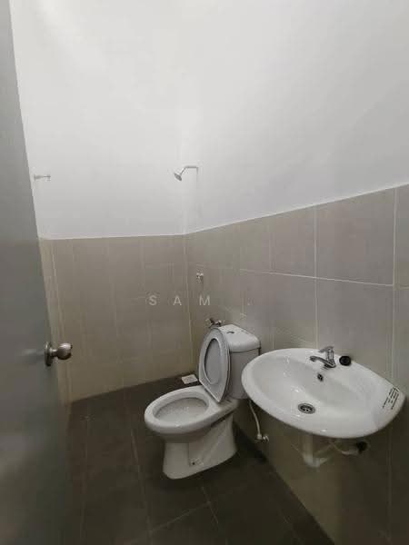 2-storey Terraced House for Rent in Taman Chepor Damai (Chemor) - Sam . - Bathroom - PropertyGuru.com.my