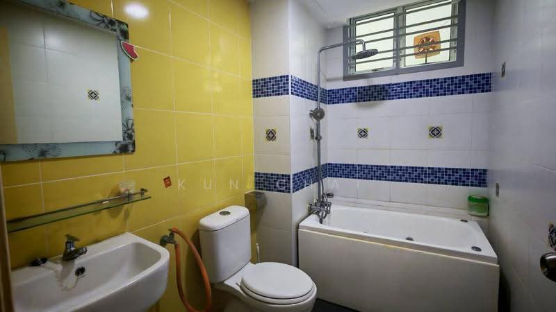 Pangsapuri untuk Disewa di D' Larkin Residence - Kun Chai - Bathroom - PropertyGuru.com.my