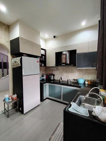 Rumah Teres 1-Tingkat untuk Dijual di Taman Kempas Indah (Tebrau) - Zack Chow - Kitchen - PropertyGuru.com.my