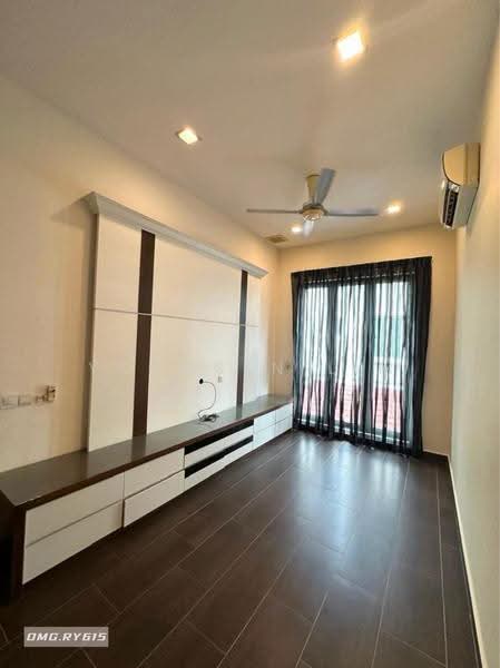 Semi-Detached House for Sale in Setia Damai (Setia Alam) - Yongsen Lim - Living Room - PropertyGuru.com.my