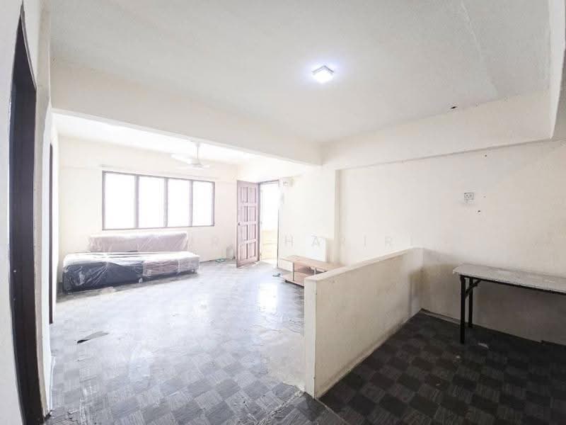 Rumah Flat untuk Dijual di Flat Danau Kota - Azura Hariri - Living Room - PropertyGuru.com.my