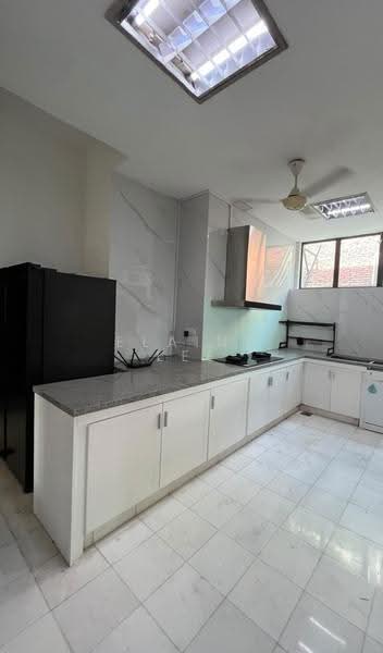 Bungalow House untuk Disewa di Taman Duta (Bukit Tunku (Kenny Hills)) - Elaine Lee - Kitchen - PropertyGuru.com.my