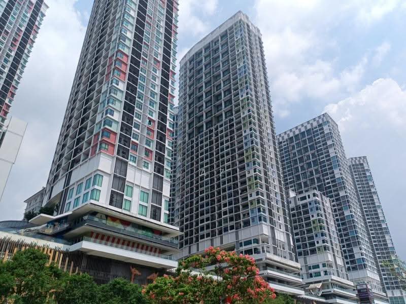 Service Residence for Sale at i-SOHO @ i-City - Lisa Azila - Exterior - PropertyGuru.com.my