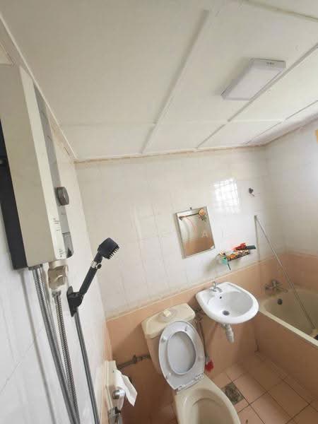 Pangsapuri untuk Disewa di Larkin Utama (Menara Metro Larkin) - Kun Chai - Bathroom - PropertyGuru.com.my