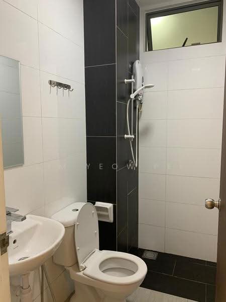Service Residence for Sale at Seasons Garden Residences - Lim Yeow Pei - Bathroom - PropertyGuru.com.my