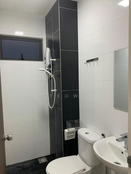 Service Residence for Sale at Seasons Garden Residences - Lim Yeow Pei - Bathroom - PropertyGuru.com.my