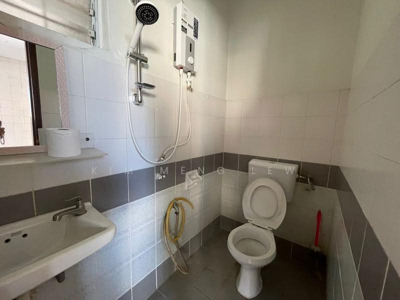 Rumah Teres 2-Tingkat untuk Disewa di Bandar Sri Damansara (Selangor) - Kim Meng Lew - Bathroom - PropertyGuru.com.my