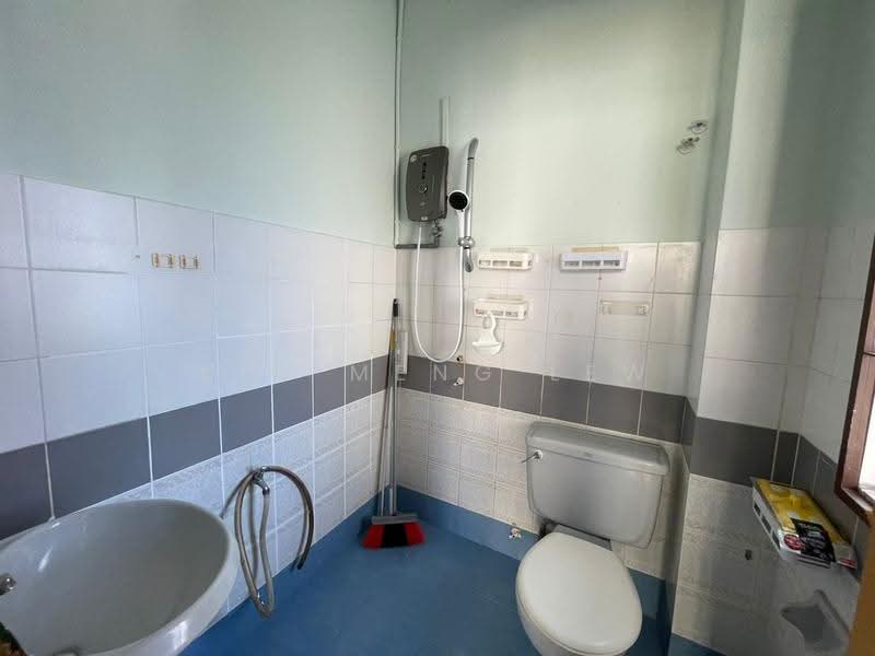 Rumah Teres 2-Tingkat untuk Disewa di Bandar Sri Damansara (Selangor) - Kim Meng Lew - Bathroom - PropertyGuru.com.my