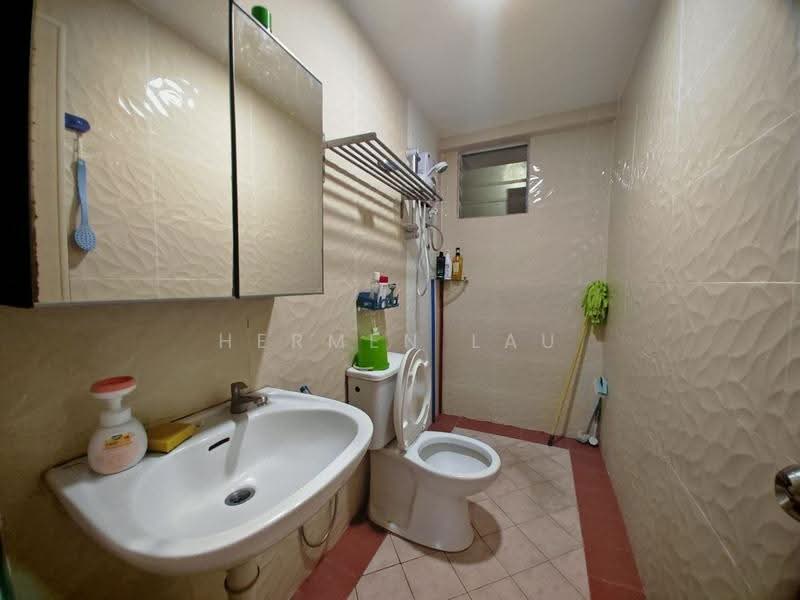 Pangsapuri untuk Dijual di Pelangi Heights - Hermen Lau - Bathroom - PropertyGuru.com.my