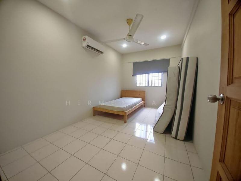 Pangsapuri untuk Dijual di Pelangi Heights - Hermen Lau - Bedroom - PropertyGuru.com.my