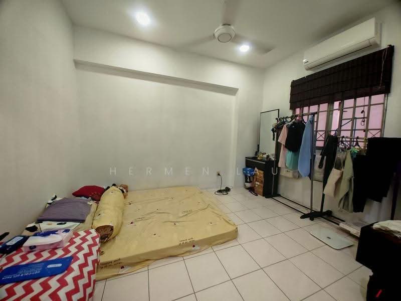 Pangsapuri untuk Dijual di Pelangi Heights - Hermen Lau - Bedroom - PropertyGuru.com.my