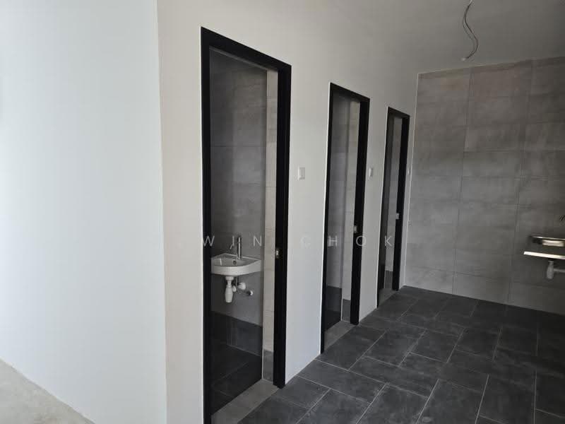 Semi-D Factory for Rent in Taman Kapar Permai (Kapar) - Elwin Chok - Bathroom - PropertyGuru.com.my