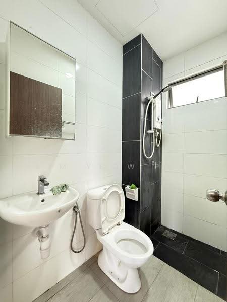 Service Residence for Sale at Seasons Garden Residences - Lim Yeow Pei - Bathroom - PropertyGuru.com.my